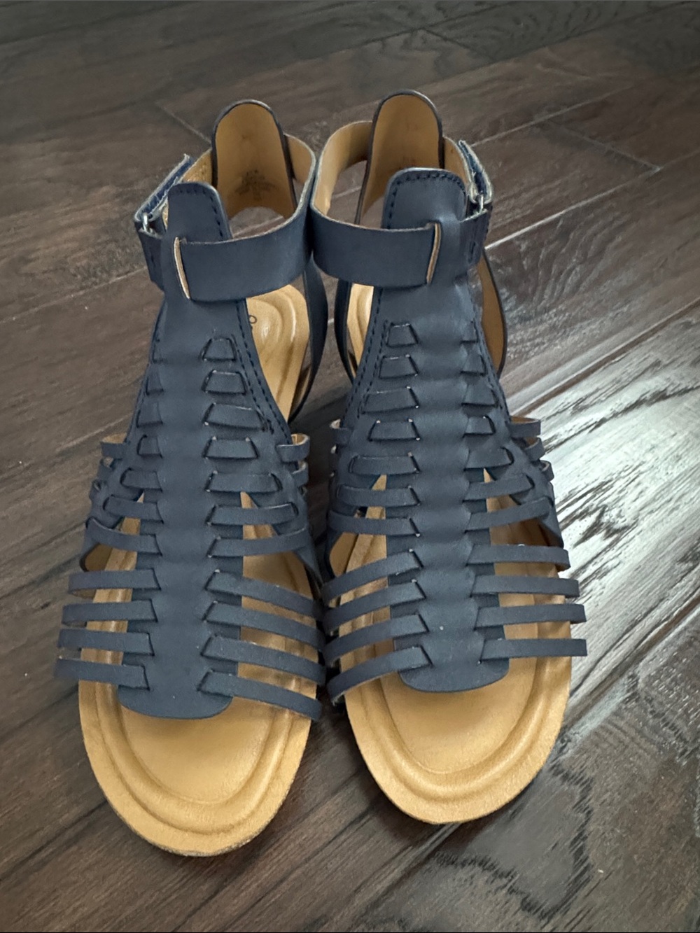 Earth Sandals Women's 8.5 wide Navy Strappy Woven Gladiator
